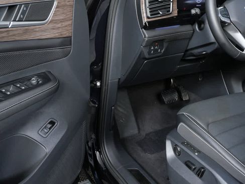 Certified 2025 Volkswagen Atlas SEL image 10