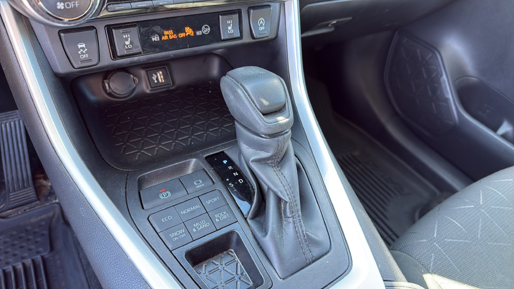 Used 2024 Toyota RAV4 XLE w/ Convenience Package AWD/4WD image 28