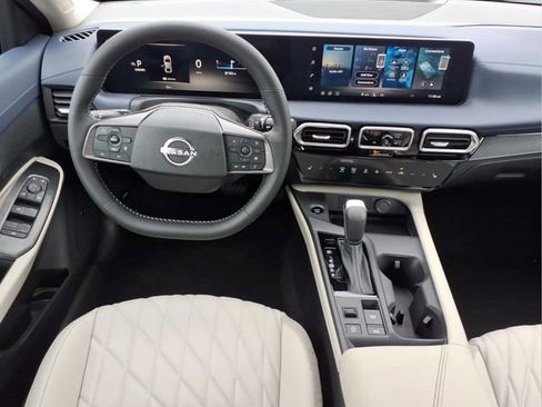 New 2026 Nissan Sentra SL FWD image 9