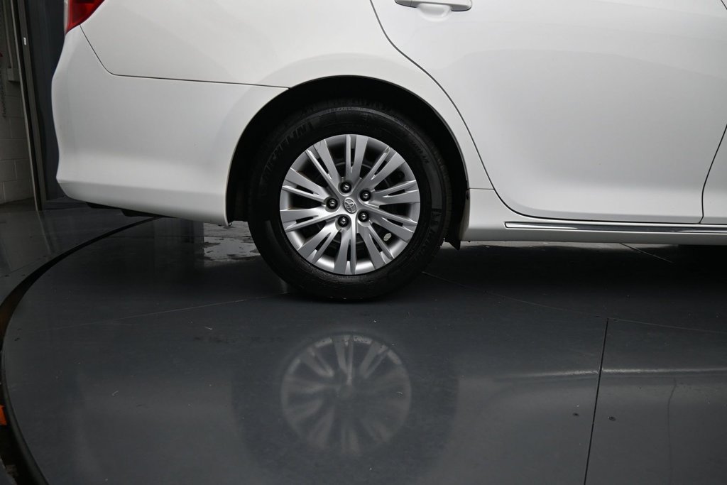 Used 2014 Toyota Camry LE FWD image 10