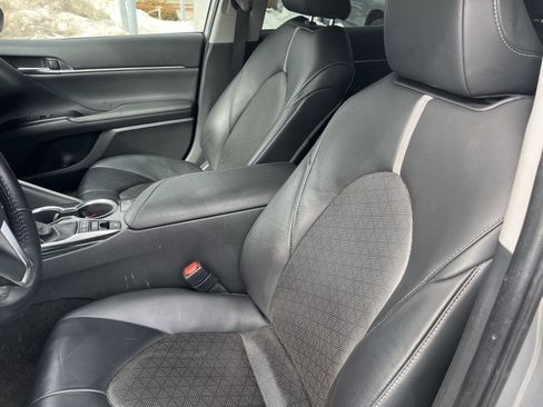 Used 2020 Toyota Camry XSE w/ Navigation Package image 9