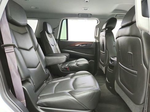 Used 2017 Cadillac Escalade 4WD image 32