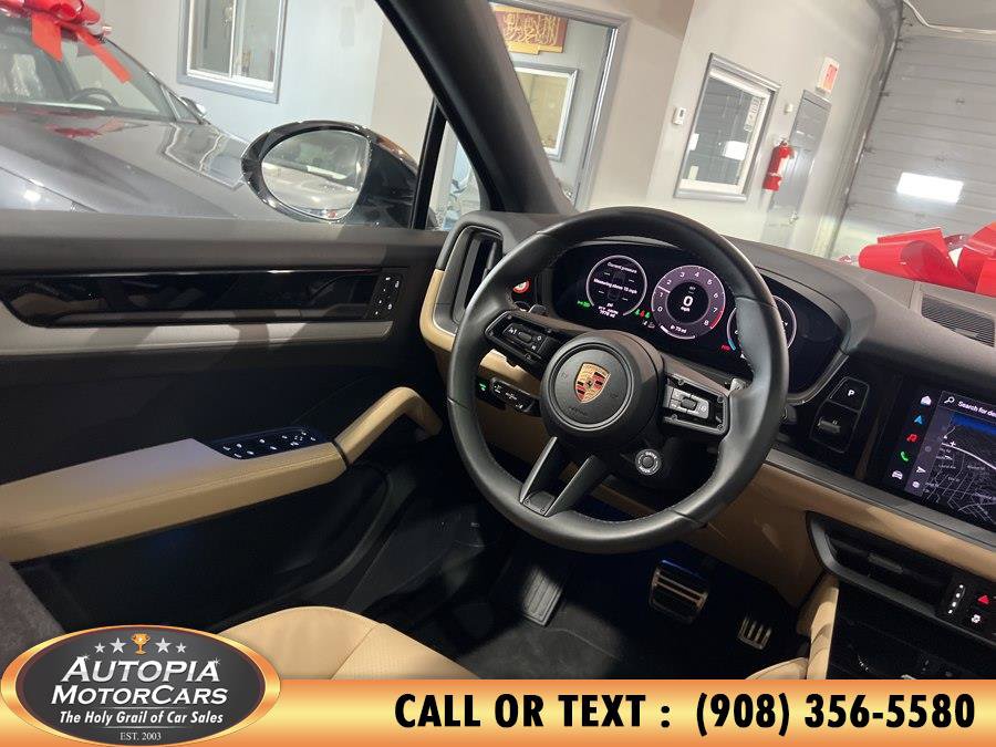 Used 2025 Porsche Cayenne S AWD/4WD image 28