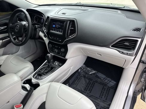 Used 2021 Jeep Cherokee Latitude Plus AWD/4WD image 14