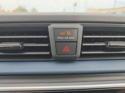 Used 2025 Nissan Versa SV w/ Trunk Package image 30