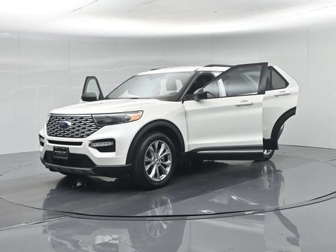 Certified 2021 Ford Explorer XLT w/ Equipment Group 202A RWD image 30