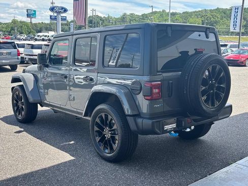 Used 2023 Jeep Wrangler Unlimited Sahara w/ Cold Weather Group AWD/4WD image 2