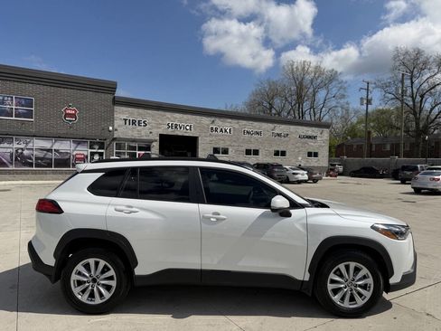 Used 2024 Toyota Corolla Cross LE FWD image 4