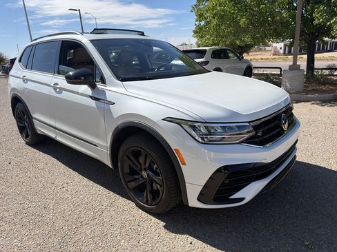 Used 2024 Volkswagen Tiguan SE R-Line w/ MDO Package, Two-Row AWD/4WD image 24