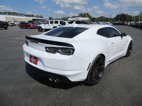 Used 2020 Chevrolet Camaro SS RWD image 5