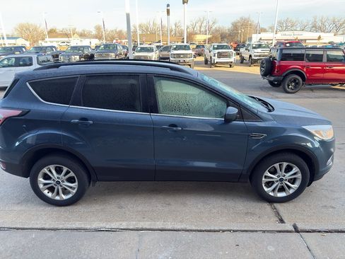 Used 2018 Ford Escape SE image 4