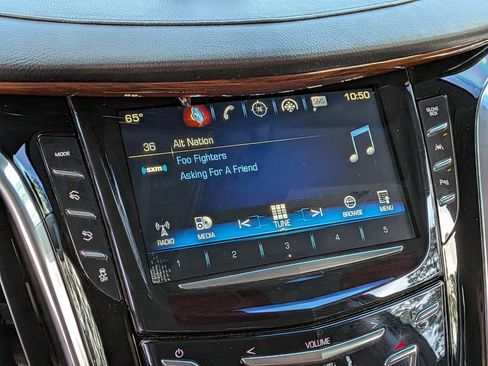 Used 2019 Cadillac Escalade Luxury image 24