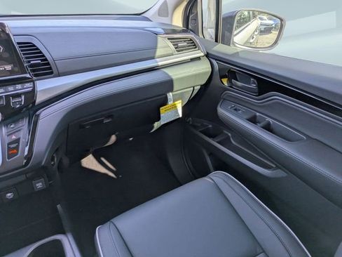 New 2026 Honda Odyssey Touring image 18