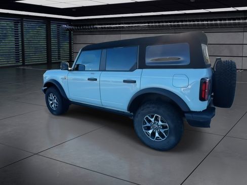 Used 2023 Ford Bronco Badlands image 6