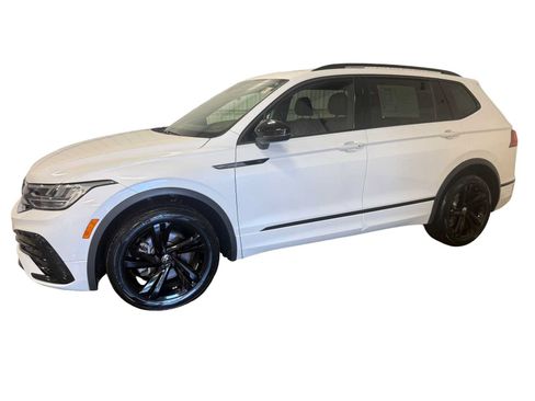 Certified 2023 Volkswagen Tiguan SE R-Line AWD/4WD image 2