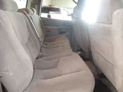 Used 2004 Chevrolet Suburban LS w/ Preferred Equipment Group AWD/4WD image 26
