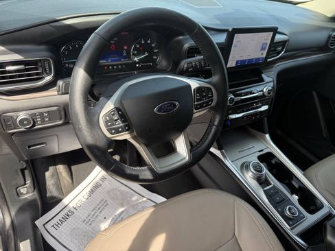 Used 2021 Ford Explorer Limited w/ Equipment Group 301A AWD/4WD image 14