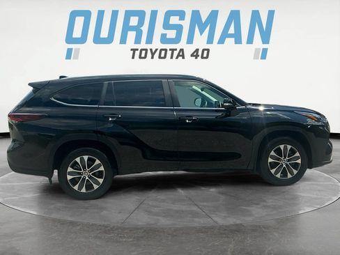 Used 2025 Toyota Highlander XLE AWD/4WD image 8