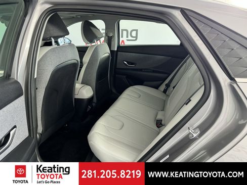 Used 2025 Hyundai Elantra Limited FWD image 15