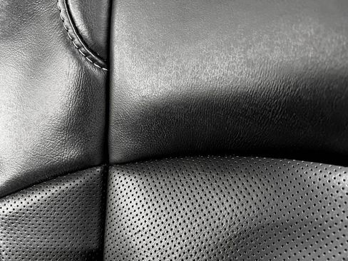 Used 2018 Buick Enclave Essence image 17