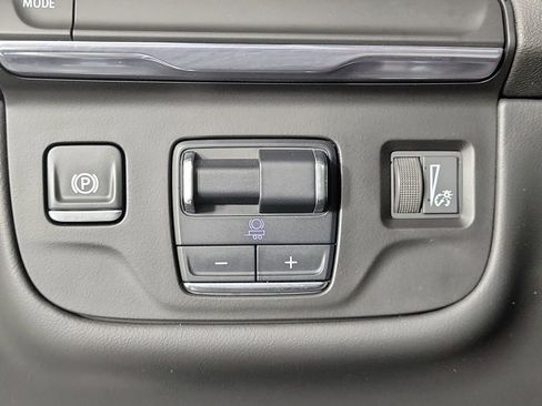 Used 2025 Cadillac Escalade Premium Luxury w/ LPO, Floor Liner Package image 32