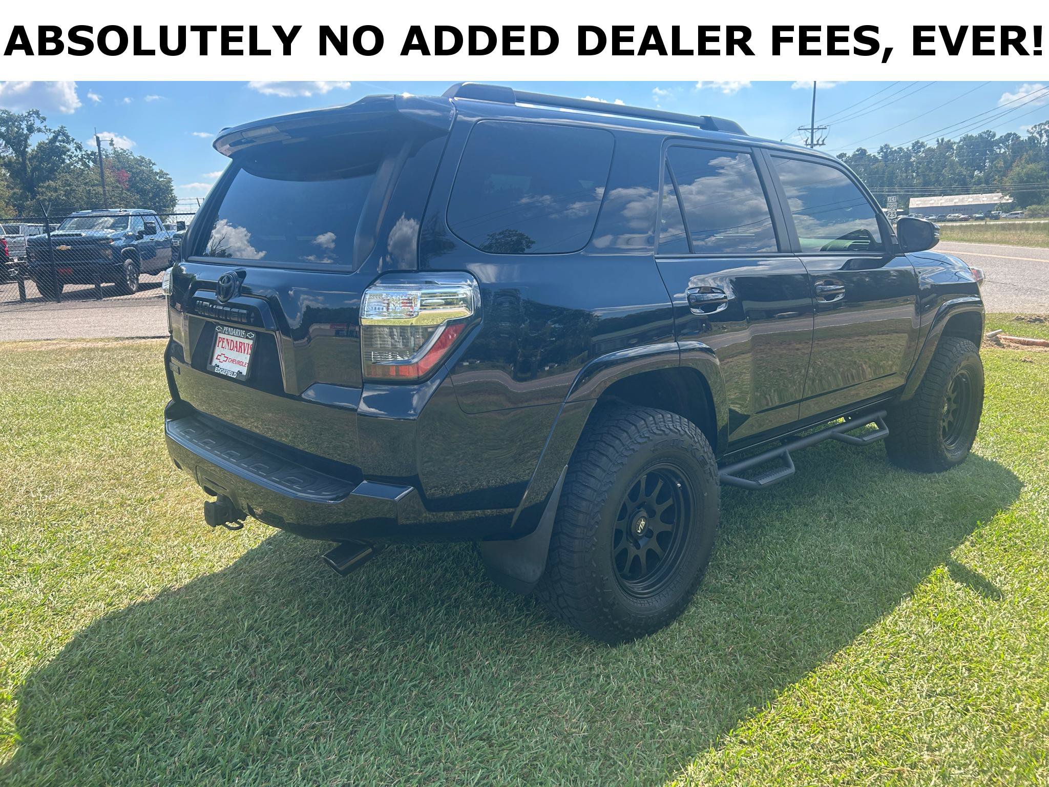 Used 2020 Toyota 4Runner SR5 Premium w/ Moonroof Package AWD/4WD image 2