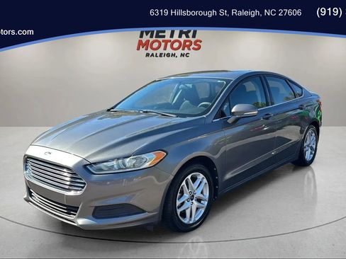 Used 2014 Ford Fusion SE image 1