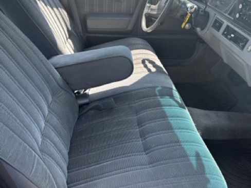 Used 1987 Oldsmobile Cutlass Ciera Sedan FWD image 4