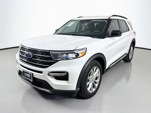 Used 2024 Ford Explorer XLT w/ Equipment Group 202A RWD image 3