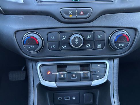 Used 2022 GMC Terrain SLE w/ Driver Convenience Package image 26