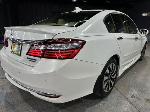 Used 2017 Honda Accord Touring image 5