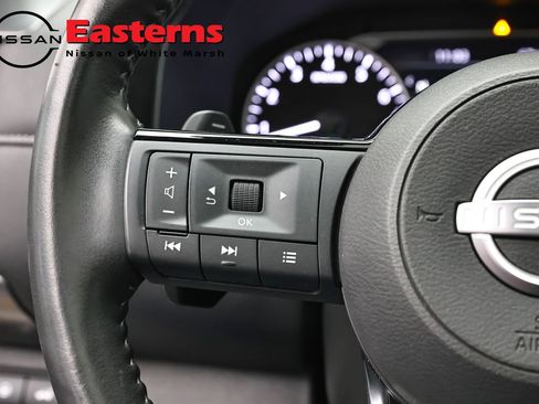 Used 2024 Nissan Pathfinder SL AWD/4WD image 16