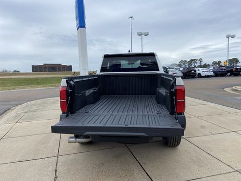 Used 2024 Toyota Tacoma SR image 23