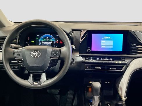 Used 2025 Toyota Camry LE image 18