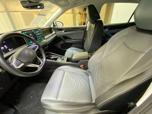 Used 2026 Volkswagen Tiguan SE AWD/4WD image 21