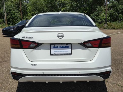 Used 2025 Nissan Altima 2.5 SV FWD image 5