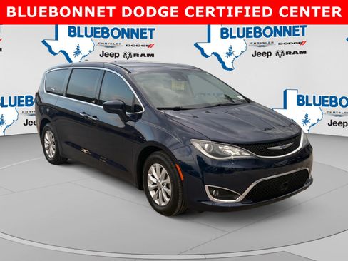 Used 2019 Chrysler Pacifica Touring Plus w/ Advanced Safetytec Group FWD image 3