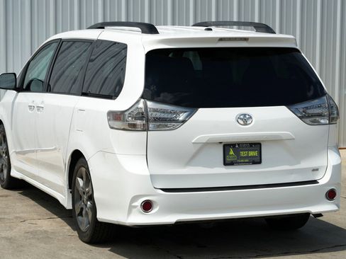 Used 2015 Toyota Sienna SE Premium image 46
