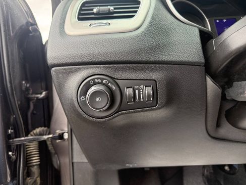 Used 2019 Jeep Compass Latitude FWD image 13