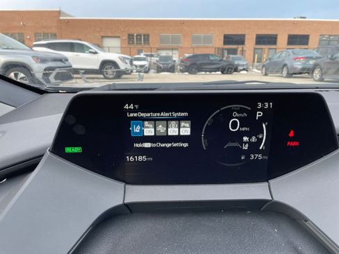 Used 2025 Toyota Prius LE image 39