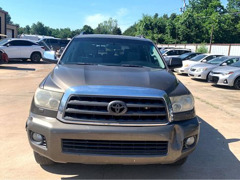 Used 2010 Toyota Sequoia SR5 image 2