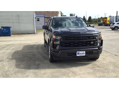 Used 2023 Chevrolet Silverado 1500 Custom image 3