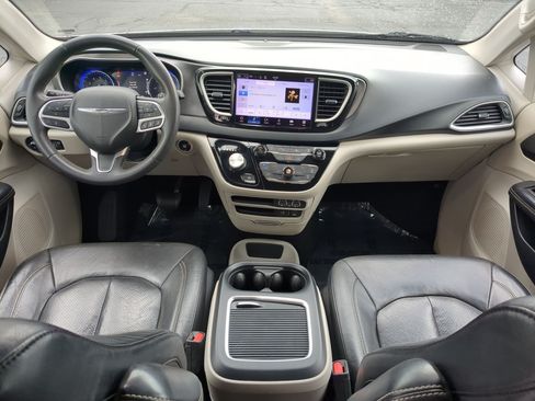 Used 2022 Chrysler Pacifica Touring-L FWD image 29