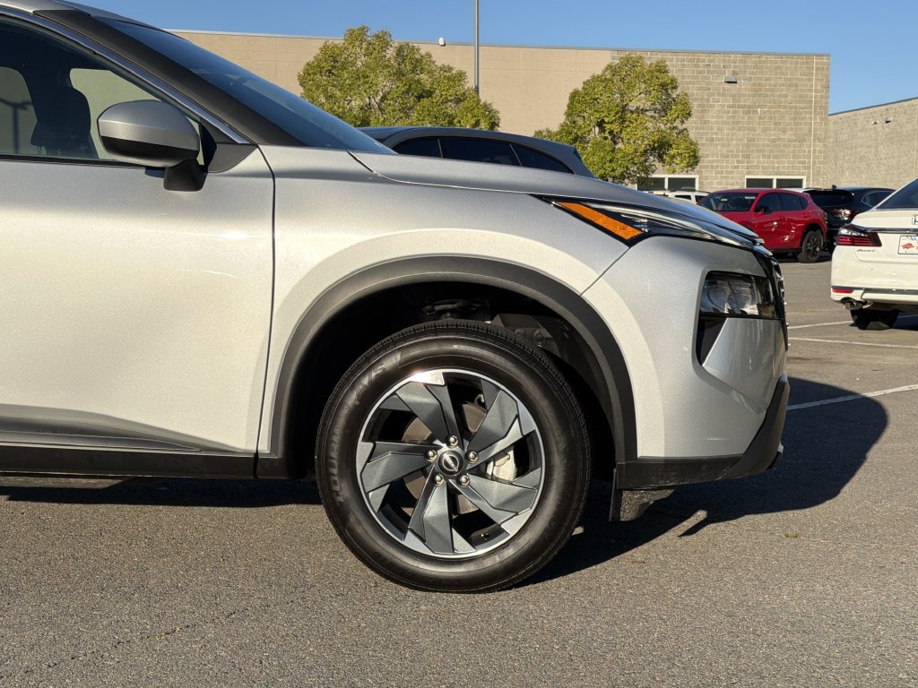 Used 2025 Nissan Rogue SV AWD/4WD image 9