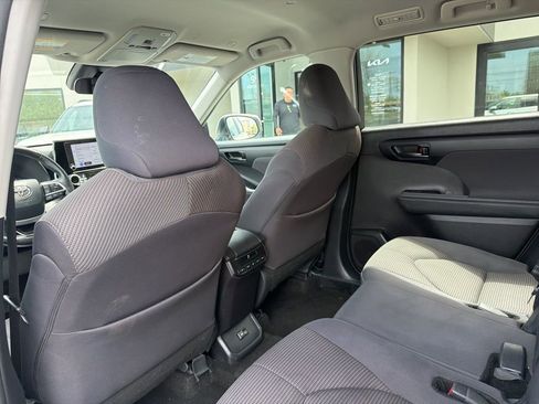 Used 2024 Toyota Highlander LE AWD/4WD image 21