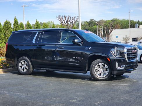 Used 2022 GMC Yukon XL SLE image 3
