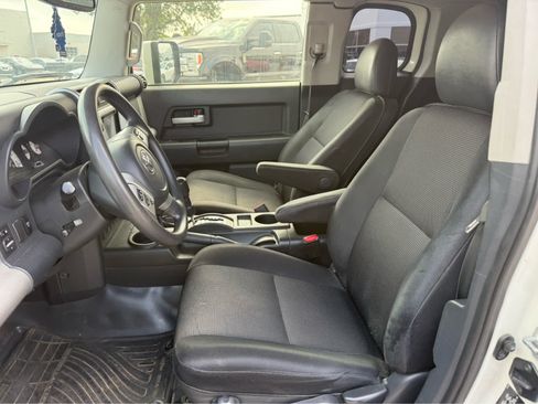Used 2014 Toyota FJ Cruiser 4WD image 5