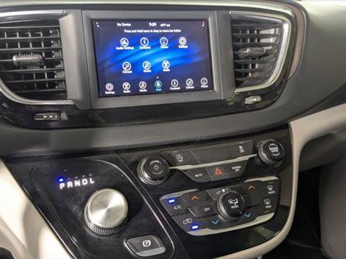 Used 2020 Chrysler Voyager Lxi image 27