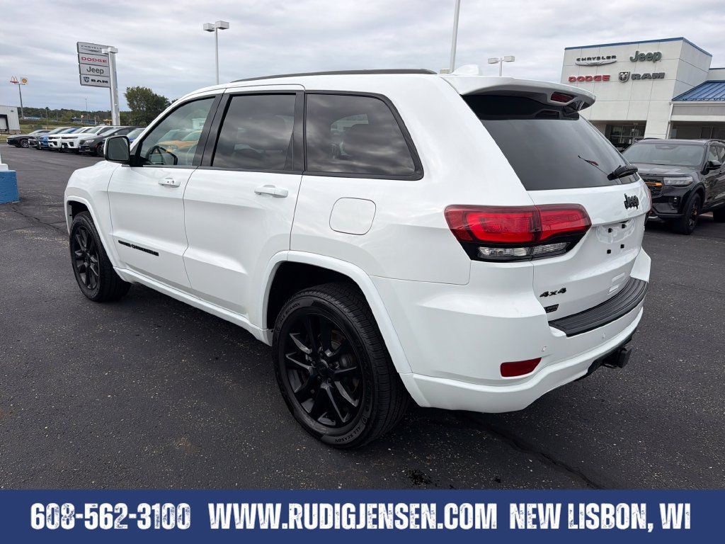 Used 2022 Jeep Grand Cherokee Laredo X AWD/4WD image 3