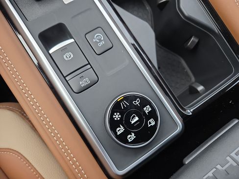 New 2026 Nissan Pathfinder Platinum image 28